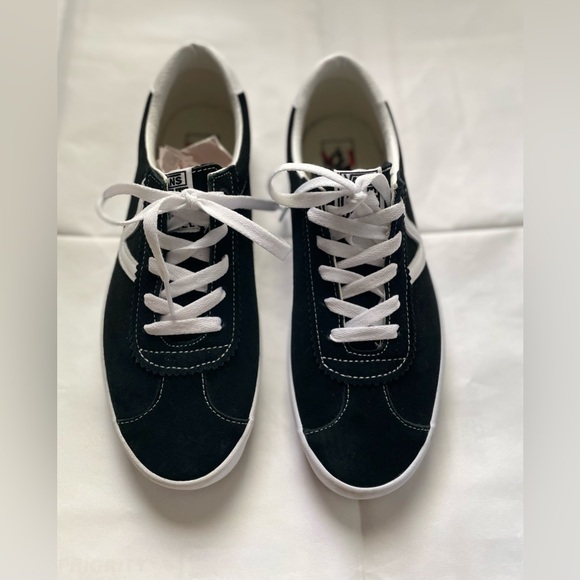 Vans of the Wall Unisex Sneakers - Picture 8 of 9